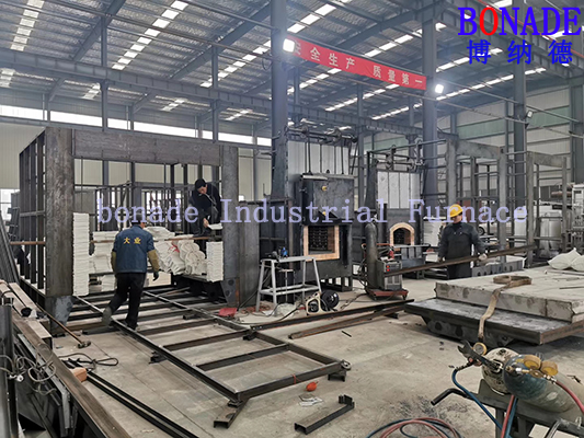热处理炉制造现场